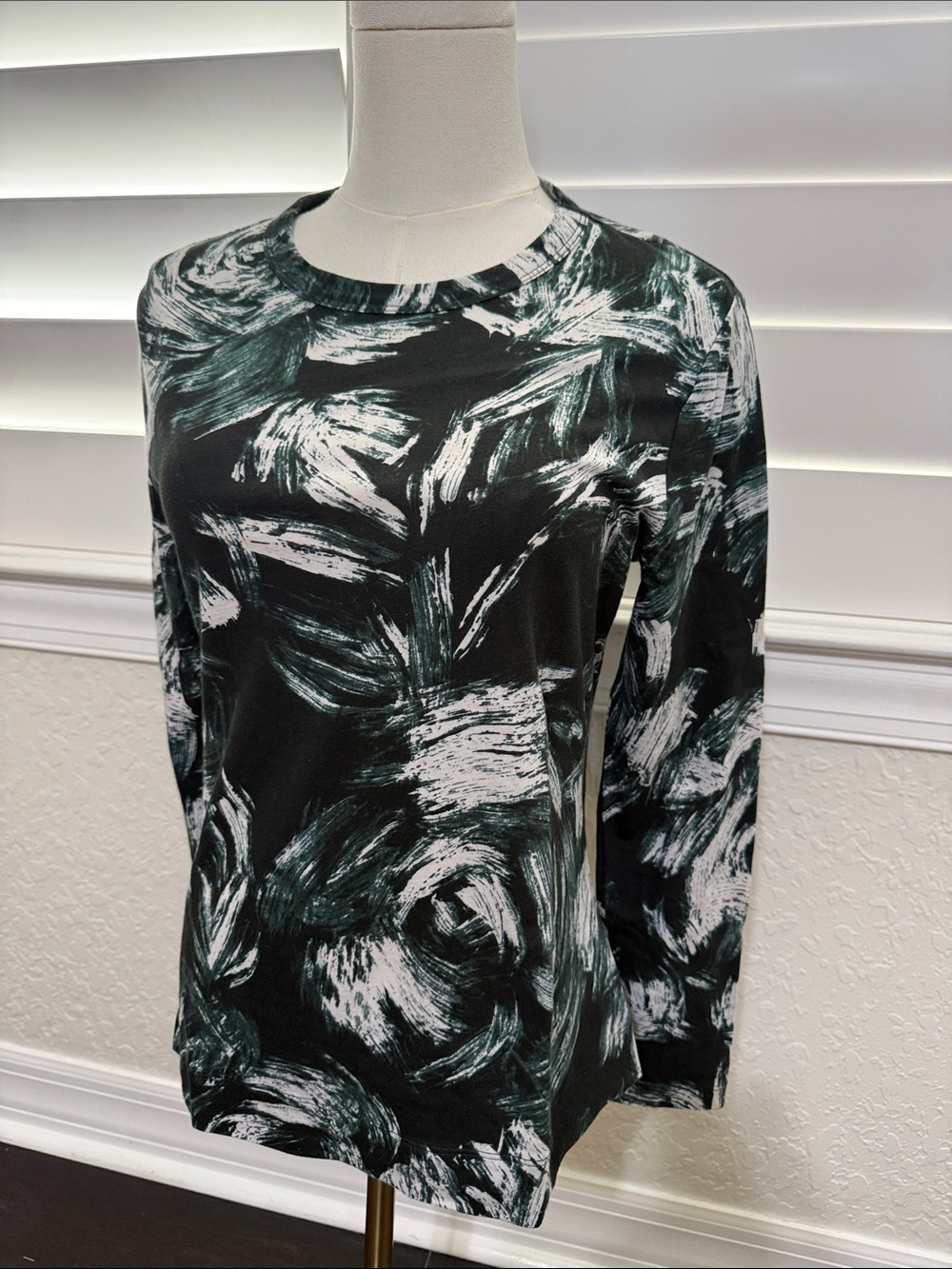 Simply Vera Vera Wang Black & White Brushstroke Long-Sleeve Top
